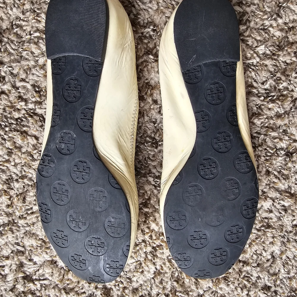 Tory Burch Women's Cream Patent Leather Ballerina Flats‎ Size 8-8.5